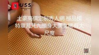 卡哇伊大眼镜嫩妹子口交舔舐纹身男友女上位无套啪啪摇弄传教一顿操内射