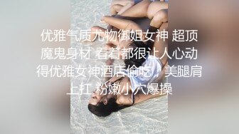 【果哥系列】果哥出品大尺度洋子非常淫骚的白领女高管给她逼逼喝点水