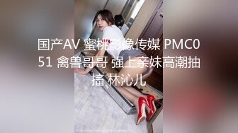 超棒美女3P淫乱盛宴✅享受后入的同时当然嘴里也不能闲着啦，说这个姿势是涨的我满满的，身上麻，