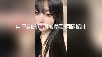 男：’这是我们的足球宝贝，来，跪下，过来，对对这样吃。‘ 女友：’不要拍啦，你会不会给人看？‘