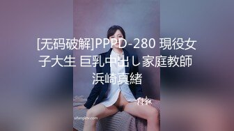 两个老铁约很嫩的妹子去玩3P 小伙鸡巴太大很难插入