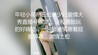 商场女厕偷拍 短发眼镜妹子肥肥的鲍鱼几乎没毛 吊着长长血丝