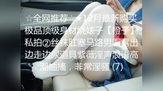 真实换妻 两对夫妻玩游戏调情开啪，丰满妹子性欲强，两个男人都满足不了