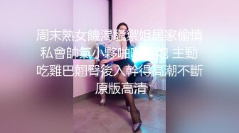 動車上碰到高挑身材美女,紫色內褲性感撩人啊