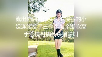 大眼睛网红美女，大尺度收费秀，掰穴特写里面湿湿，假屌爆插流出白浆