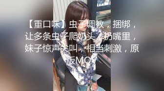 骚气妹子穿着牛仔裤尿尿搞湿一片 闺蜜拿着双头龙双人抽插自慰插对方 很是诱惑喜欢不要错过