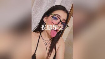 高颜值白衣黑色短裙妹子