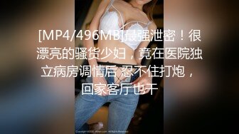 商场偷拍专心玩手机美女竟然毫无察觉