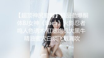 在家操小少妇 这个少妇也不叫 闭着眼睛 是不是被灌震了 满脸绯红 还是在享受满满的性福