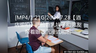 玩家勾引女房东好暴力的小哥撕扯房东的衣服抠她骚穴，口交大鸡巴激情女上位暴力抽插，舔着淫水的鸡巴刺激