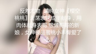 国内厕拍大神潜入师范学院隔板女厕 手持设备偷拍美女尿尿离得太近被穿拖鞋的妹子发现了