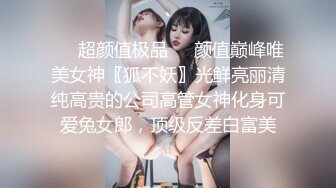 极品长发欲女无毛阴部镜头前扭动裸体撅着屁股晃动屁眼里插着道具露眼白色连衣裙诱惑无比