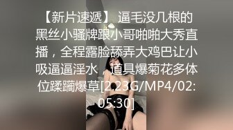 在网吧二个大美女貌似为了游戏道具大打出手