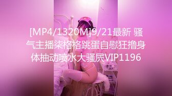 -隔壁家的美女水管坏了来借洗手间 被屋主及3个猥琐男偷窥胁迫玩5P (1)