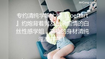 广州大型成人用品展大奶模特各种无底线故意漏奶漏毛 (3)