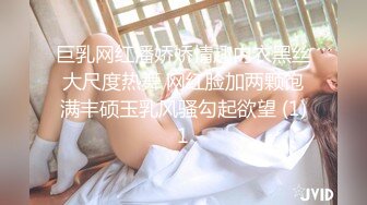 穿情侣装乖巧小妹 温柔待客给您初恋女友的感觉，大神经典之作，高端外围追求的就是颜值