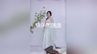 超市跟随偷窥跟闺蜜逛街的高颜值长腿美女 长外套下只穿黑骚丁不穿裙子 紧紧卡屁沟太骚了