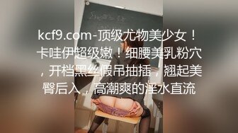 偷拍大师停车场一路尾随跟拍??短裙气质美女整理内裤时漏了半个逼貌似上面也是真空的