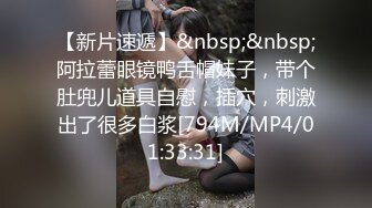 浴缸里的无毛少妇