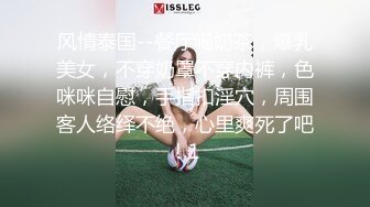 肥胖老公被风韵犹存的阿姨惩罚，‘家里有逼你不艹，你去外面找逼，是不是，老不老实’，打脸啪啪响！