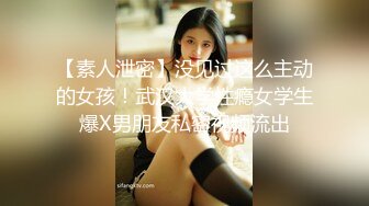 Stripchat站，淫荡骚女【qingqing】空姐制服诱惑，菊花骚穴双洞齐开，再加大黑牛，骑乘深插高潮喷水