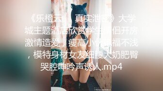 长腿小安妮露脸颜值很高的小骚货激情诱惑狼友大秀直播，黑丝情趣性感无毛逼，伸着舌头要舔狼友鸡巴好骚推荐