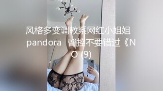 被大鸡巴草爽的小骚货给大哥展示绝活，胸推漫游口交大鸡巴