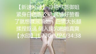 身材丰腴性感美女就是让人欲罢不能，在沙发上骑乘肉棒吸奶子揉搓搞一炮，不过瘾床上揉逼逼舔鸡巴性福