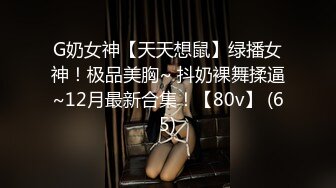 《极品CP❤️魔手外购》正版2K近景热闹商场女厕刁钻位置偸拍超多小姐姐方便，能看脸又能看私处，浓浓分泌物挂逼上不掉