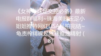 约JK裙装漂亮小美女做爱，没穿内裤伸手就可以揉捏感受，情欲沸腾，换上情趣围裙好身材温顺配合抽插呻吟