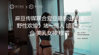 骚逼少妇跟渣男玩3P，躺在床上被肆意蹂躏，上面被草嘴下面被渣男用跳弹玩逼，压在身下爆草抽插全射逼毛上了