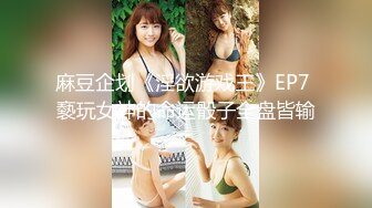 太6啦 高中生课间在教室聚众观看色情动漫 女同学害羞尖叫抱在一起眼睛却不自觉的偷偷看